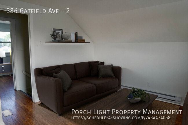 Building Photo - Renovated 1 Bedroom Loft - Lots of Natural...