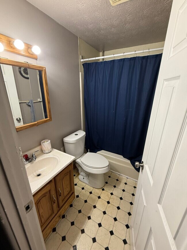Baño - 3996 S Schenley Ave
