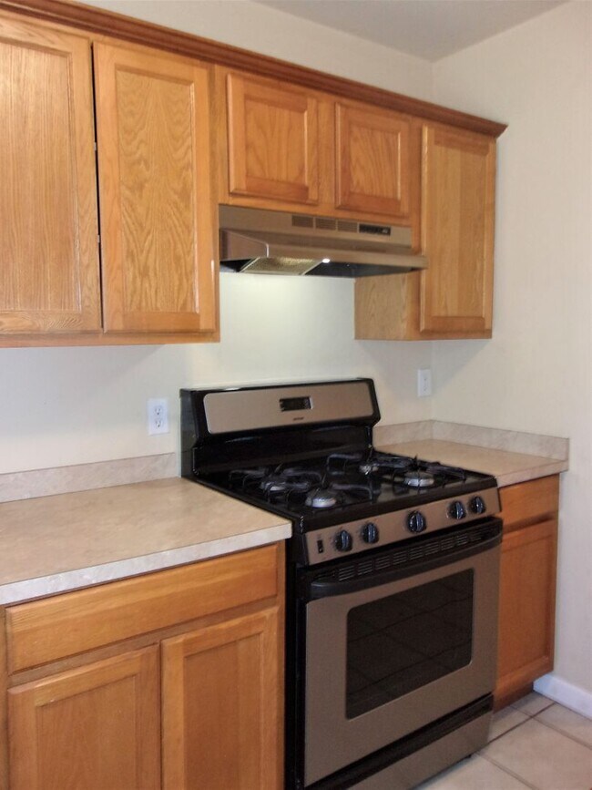 Foto del edificio - 3 BED 2 BATH 2 CAR GARAGE HOME- NW OKC