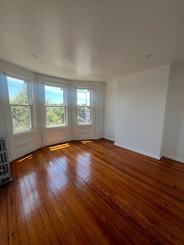Building Photo - 2215 Bruckner Blvd