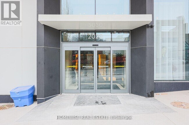 Photo du bâtiment - 2020 Bathurst St