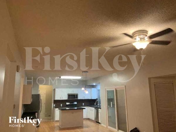 Foto del edificio - 914 NE 93rd Ct