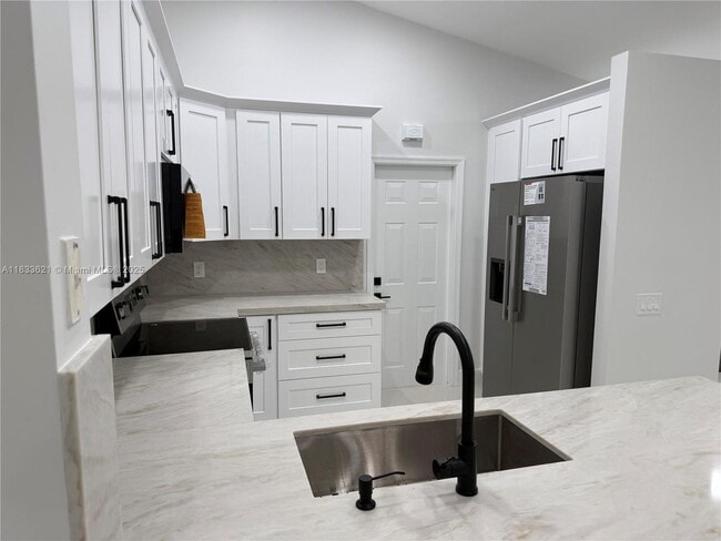 Building Photo - 1560 Canary Island Dr