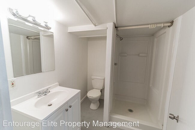 Building Photo - 4 br, 2.5 bath House - 443 W. Church Rd