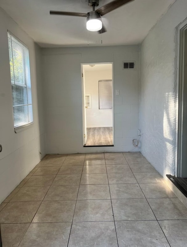 Building Photo - 3024 W 1st St