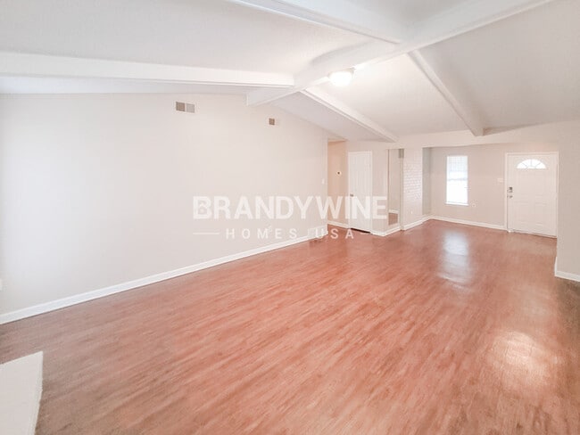 Building Photo - 6309 Golden Park Dr