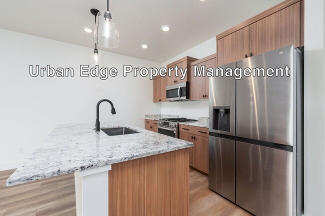 Foto del edificio - 2 bed 2.5 bath cute row home