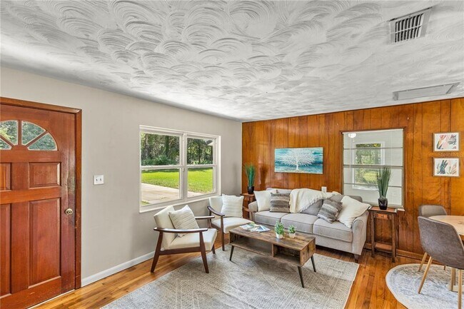 Foto del edificio - 5714 SW 196th Ave