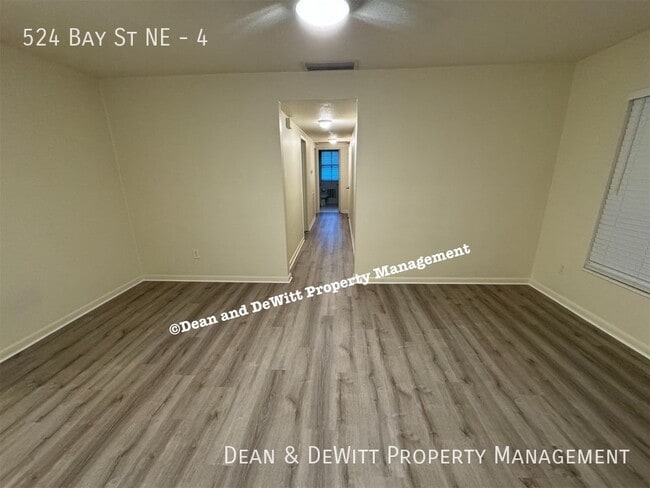 Foto del edificio - 2 Bed/1 Bath - Unit 4