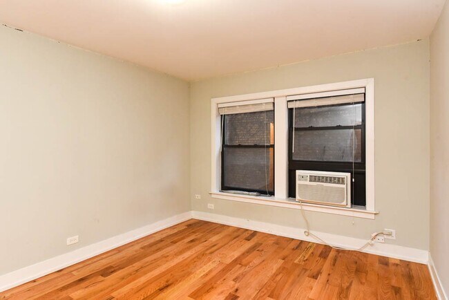 Foto del edificio - 556 W Arlington Pl