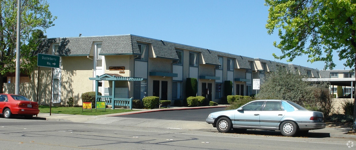 Primary Photo - Chateau Central Apartment