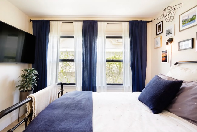 Foto del edificio - 1911 Rosalia Rd