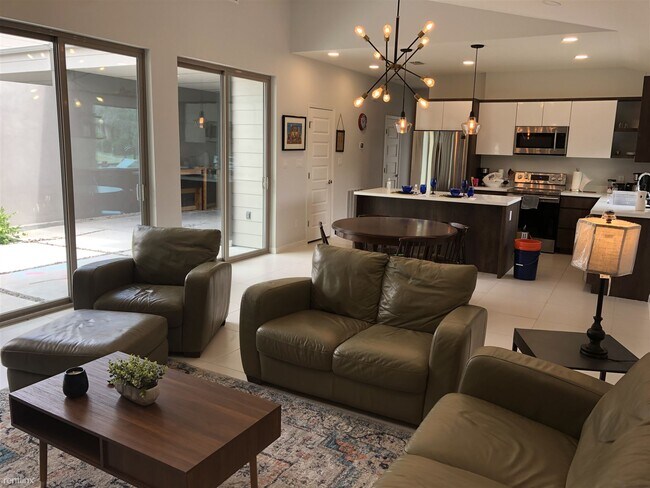Foto del edificio - 2 br, 2.5 bath Duplex - 6314 Guinevere Drive