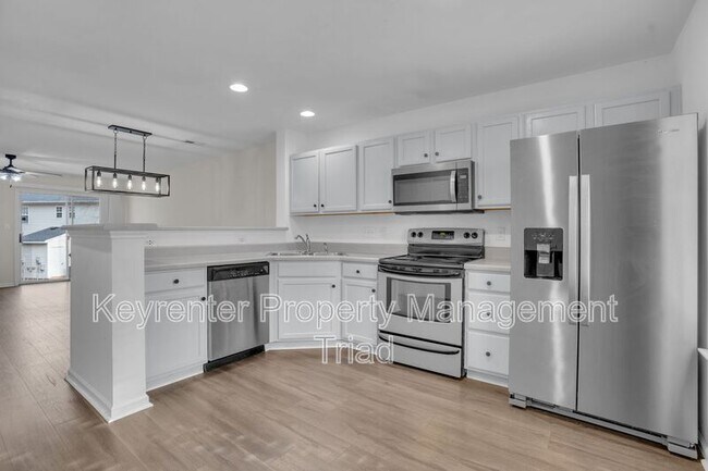 Building Photo - 16 Raelans Cir