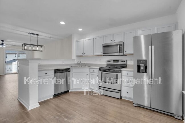 Foto del edificio - 16 Raelans Cir