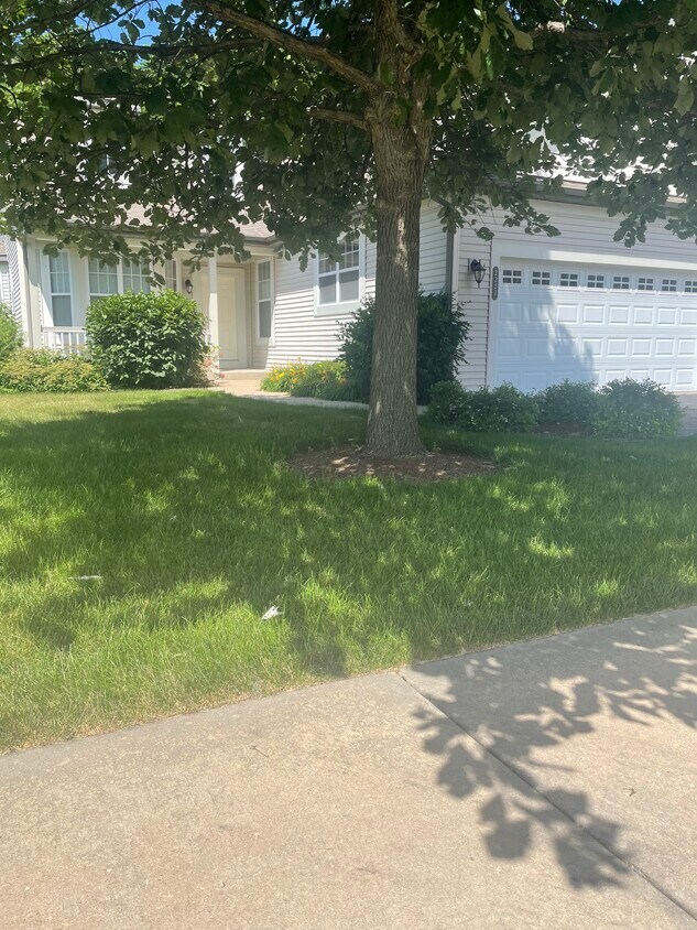 2323 Sandhutton Ave Unit 2323, Rockford, IL 61108 Condo for Rent in