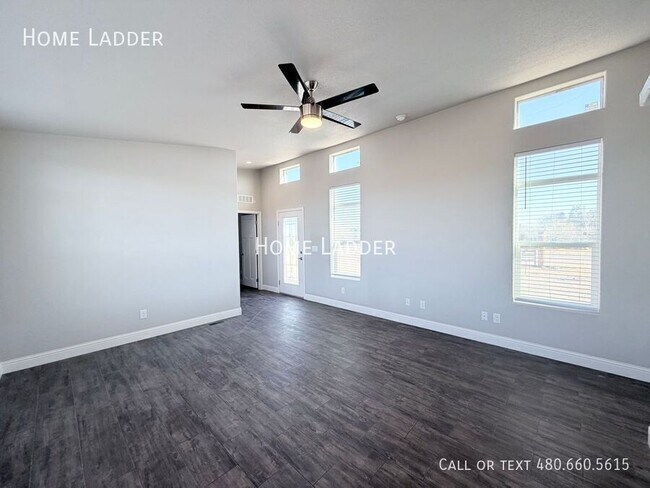 Building Photo - 32567 W Santa Cruz Ave