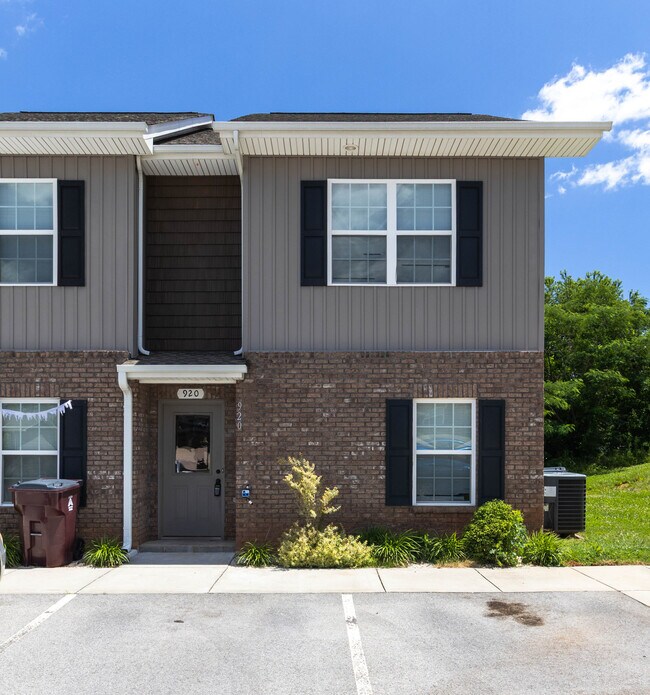 Foto del edificio - 920 Warrior Hill Dr