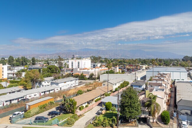 Contexto - 6134 Hazelhurst Pl