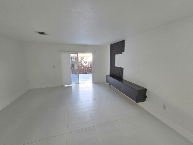 Building Photo - 19504 SW 103rd Ct