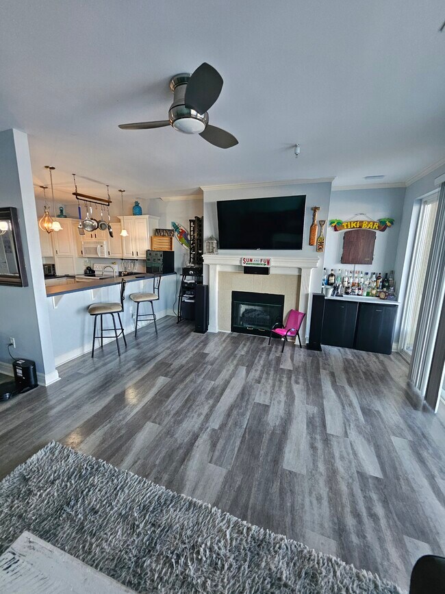 Building Photo - 230 Plaza Gardens Ct