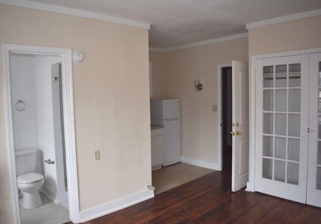 Foto del edificio - 1611 S Main St