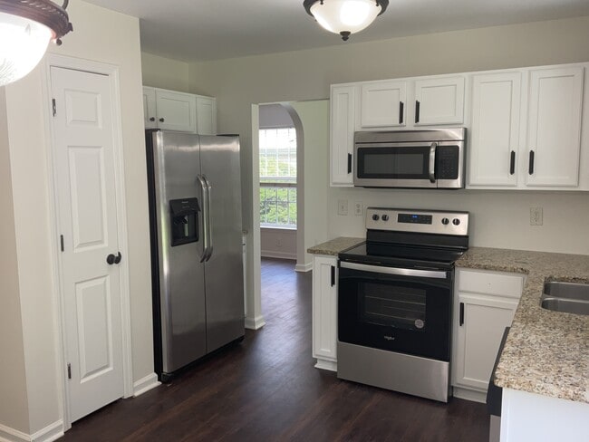 Foto del edificio - 1421 Juniper Hills Ln