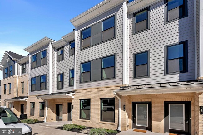 Building Photo - 710 Parker Blvd