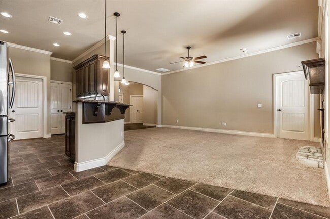 Foto del edificio - 4104 SE 38th St