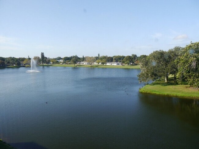 Foto del edificio - Fresh with fabulous view - cozy 1 BR condo...