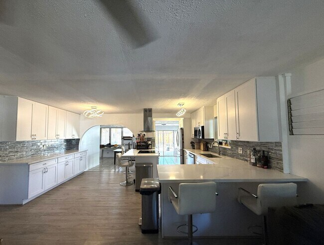 Foto del edificio - Ewa Beach- 8 bedrooms/4 baths/Carport/Spac...