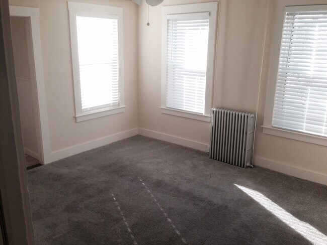 Living room - 3 Madison St
