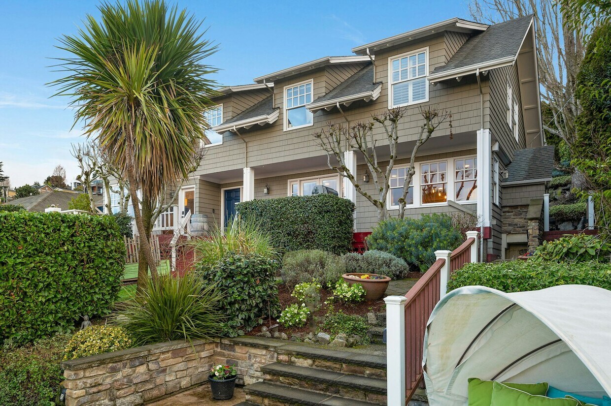 Foto principal - 903 Lakeside Ave S