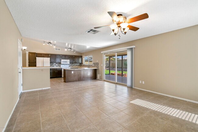 Building Photo - 4844 E Capistrano Ave