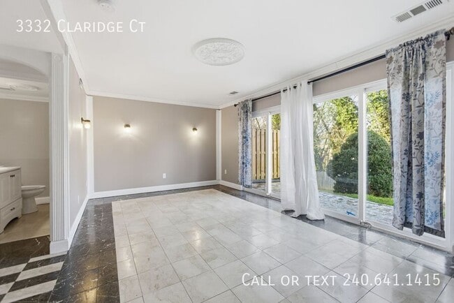 Foto del edificio - 3332 Claridge Ct