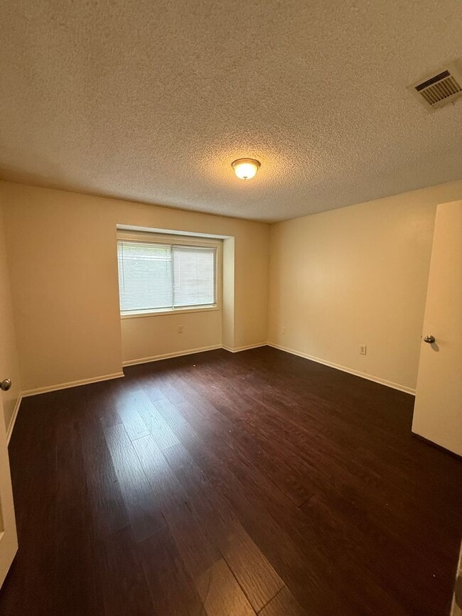 Building Photo - 8717 Granite Dr