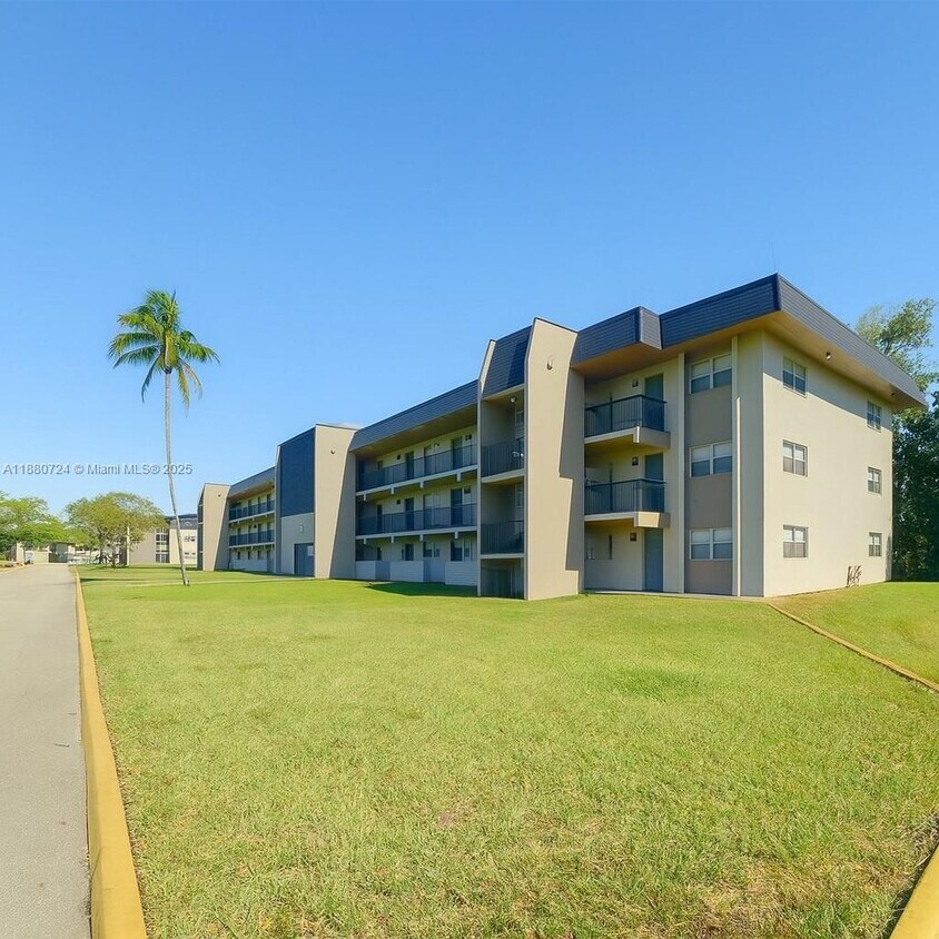 Foto del edificio - 7825 Fairview Dr