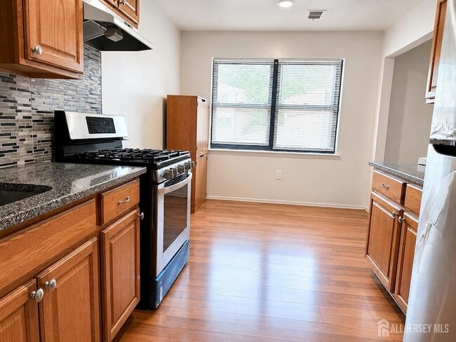 Building Photo - 1728 Raspberry Ct