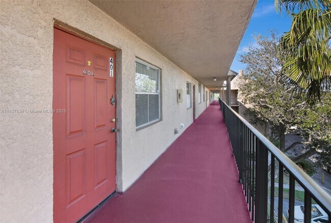 Foto del edificio - 7300 Lake Cir Dr
