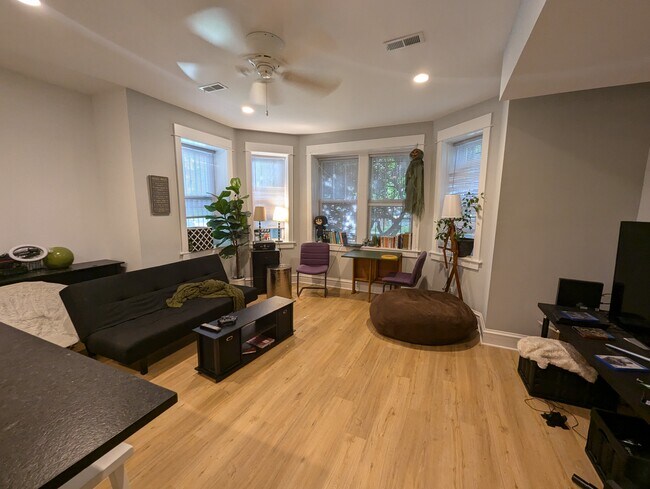 Foto del edificio - 4701 N Talman Ave