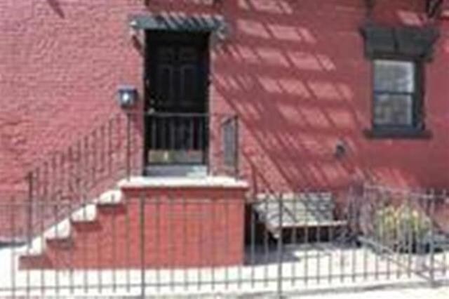 Building Photo - 94 Monroe St