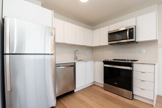 Building Photo - 730 St Clarens Ave