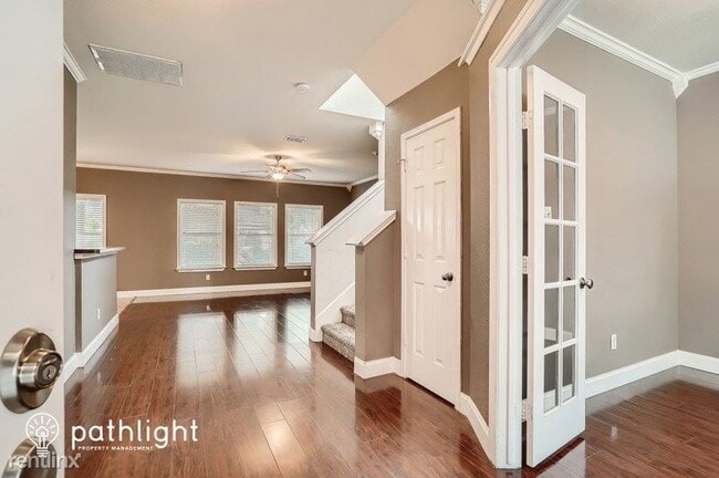 Building Photo - 4 br, 2.5 bath House - 3256 Guadaloupe UNIT