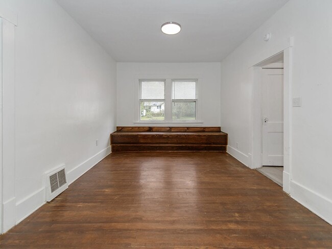 Building Photo - 2706 Crown Point Avenue