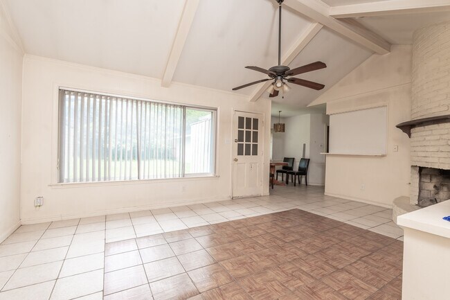 Foto del edificio - 8819 Hazen St
