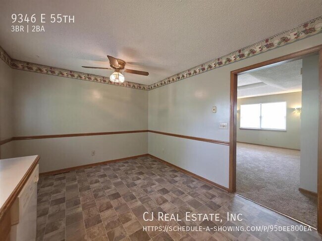 Foto del edificio - 9346 E 55th-