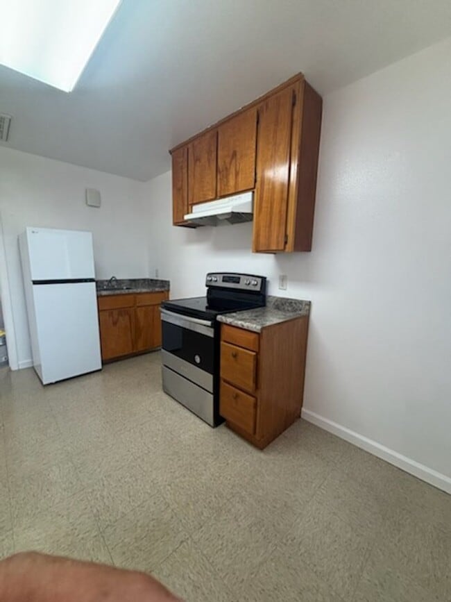 Building Photo - 881 W El Monte Way