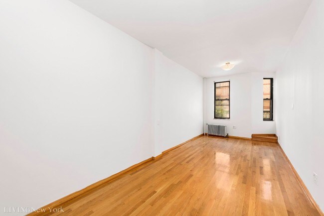 Foto del edificio - 128 Nassau Ave