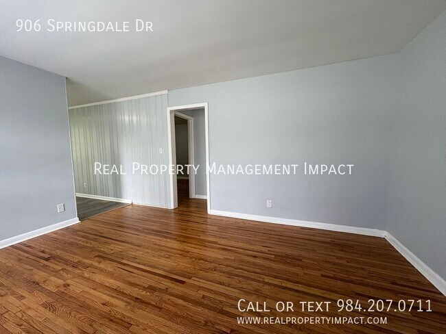 Building Photo - 906 Springdale Dr