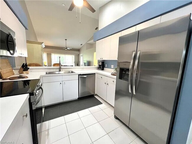 Building Photo - ** Annual Rental ~ 2 + Den W/Garage Condo ...
